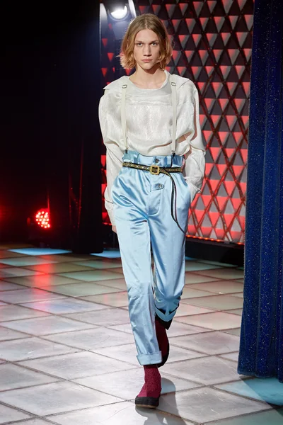 Look 61
